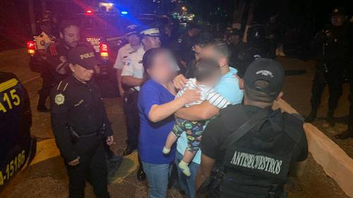 El emotivo reencuentro del bebé secuestrado con sus padres