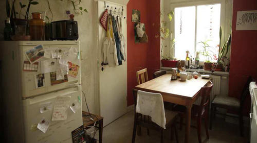 Mujer escond&iacute;a el cuerpo de su esposo en el refrigerador