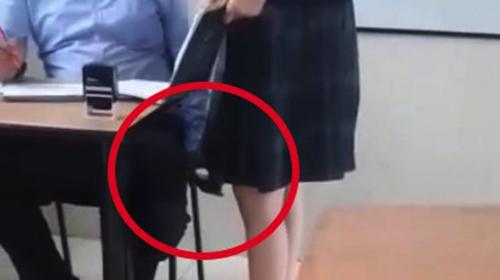 &iexcl;Indignante! profesor graba por debajo de la ropa de una alumna