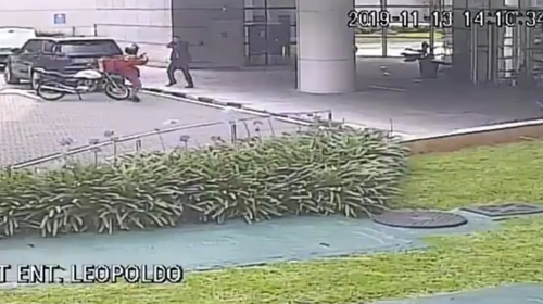 Escolta frustra asalto y dispara a ladr&oacute;n vestido de repartidor