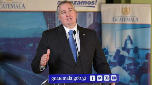 &iquest;A qu&eacute; viaj&oacute;, otra vez, Enrique Degenhart a EE.UU.?