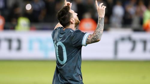 Messi salva a Argentina de derrota ante Luis Su&aacute;rez y Uruguay