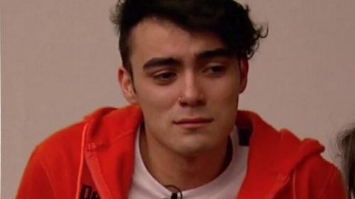 Dennis Arana se desmoronó y no pudo preparar su canción