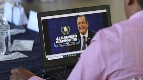 La UNE le "orden&oacute;" a sus diputados no reunirse con Giammattei