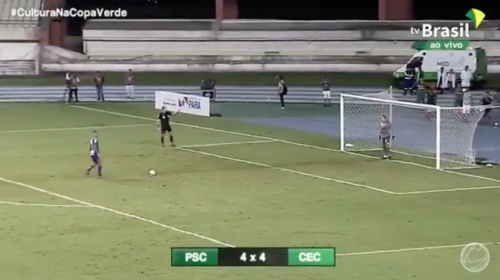 Quiso burlarse del portero y solo consigui&oacute; hacer el rid&iacute;culo