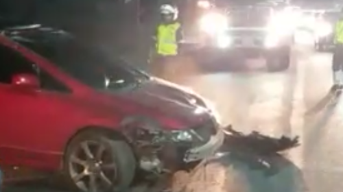 Aparatoso accidente termina con auto volcado en la Aguilar Batres