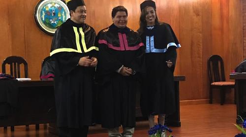 La "dulce" graduación de Fredy, el vendedor ambulante de la Usac