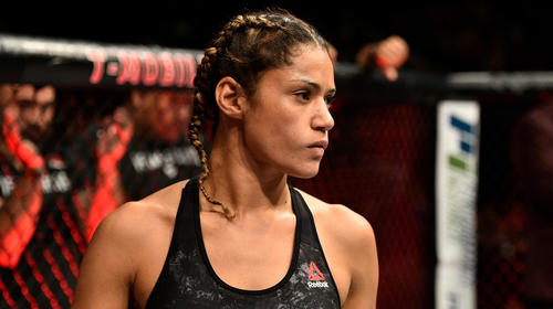 Peleadora somete a su oponente hasta quebrarle el brazo