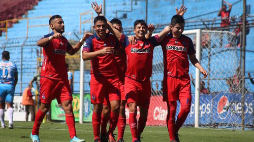 Municipal vuelve a sonreír, pero sufre para vencer a Santa Lucía