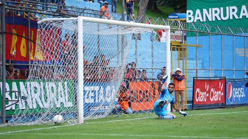 Moreira erró un penalti y Gallardo hizo su primer gol con el rojo