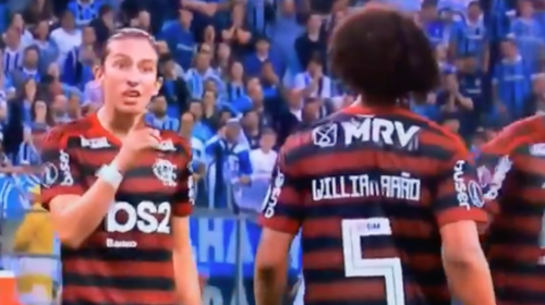 Compañeros se van a los golpes en plena semifinal de Libertadores