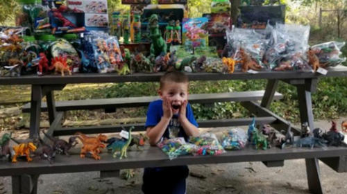 Ni&ntilde;o vencedor del c&aacute;ncer regala 3 mil juguetes a ni&ntilde;os enfermos