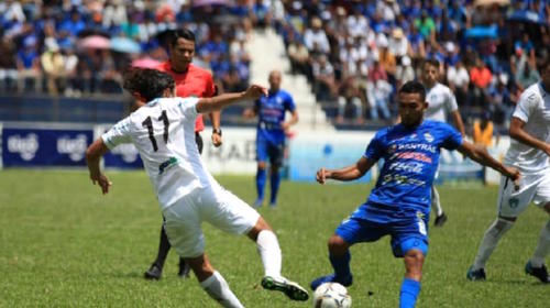 Comunicaciones rescata un punto ante Cobán con gol de Chinchilla
