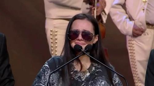 Selfies de Sarita en homenaje a Jos&eacute; Jos&eacute; causaron indignaci&oacute;n