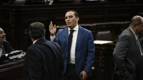 Insultan y escupen al "Dipukid" en un cine y él culpa al PDH