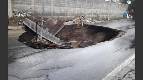 Inspeccionan la magnitud del enorme agujero en Mixco