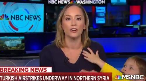 La adorable interrupci&oacute;n a una periodista en vivo