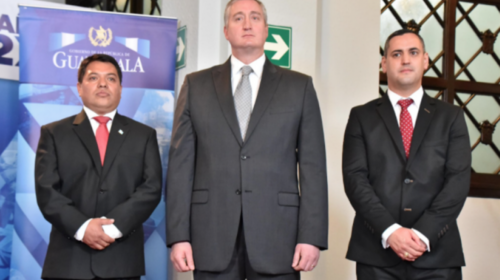 Hermanos de exviceministro prófugo se quejan de CICIG en comisión