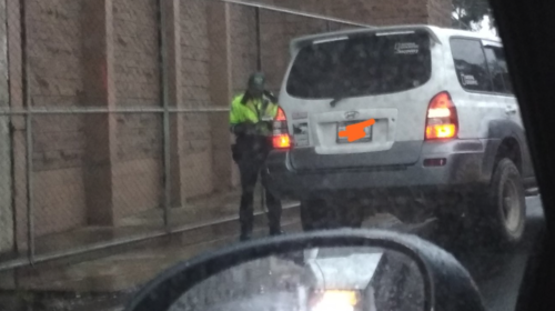 PMT sorprende a conductor que se "avivó" y tomó contra vía