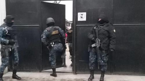 Policías simularon un allanamiento para robar en vivienda