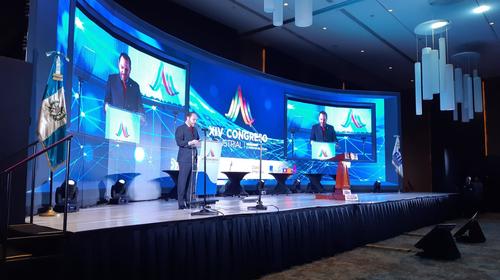 Presidente del Congreso alaba a Jimmy Morales y critica a la CC