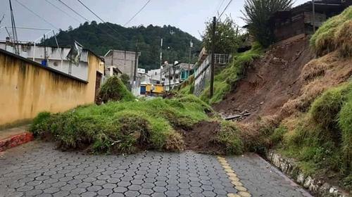Derrumbe bloquea ingreso a municipio turístico de Sololá