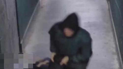 &iexcl;Indignante! mujer es atacada brutalmente y todo queda grabado