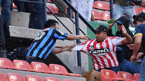 Fuerte enfrentamiento entre aficionados en el fútbol mexicano