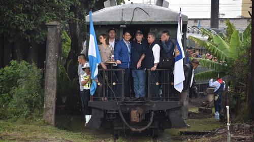 Alejandro Giammattei realiza recorrido en el proyecto del tren