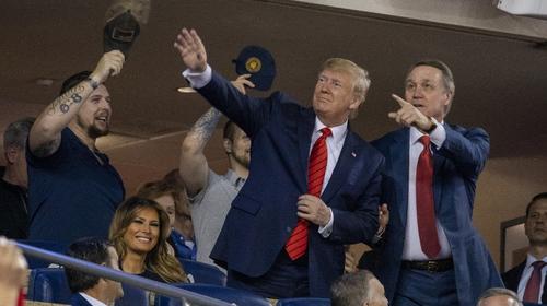 Trump fue abucheado en el quinto juego de la Serie Mundial 