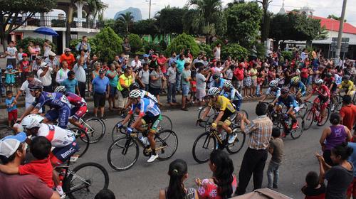 Vapulean a motorista que provoca accidente en Vuelta A Guatemala