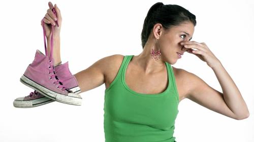&iquest;Tienes mal olor en los pies? As&iacute; puedes combatirlo 