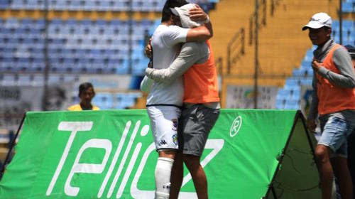 Betancourth anota el gol del triunfo Crema por la v&iacute;a del penal