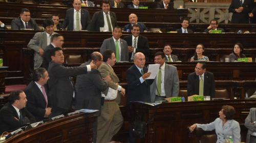 La reacción de diputados de la UNE tras captura de Sandra Torres