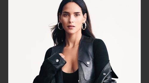 Adria Arjona mostró su cuerpazo en Atitlán 
