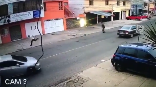 Guardia dispara a extorsionista luego de dejarle un celular