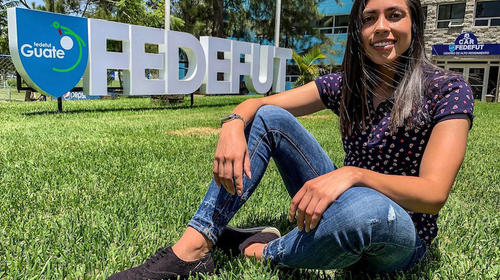 Niña se viste de Ana Lucía Martínez y emociona a la futbolista