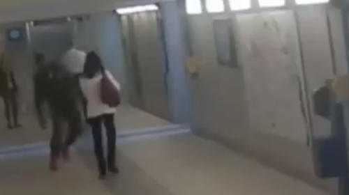 Hombre golpea a dos mujeres sin raz&oacute;n aparente en un metro