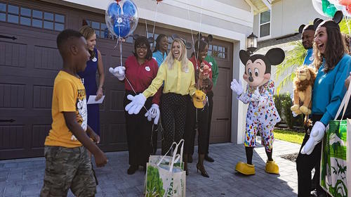 Ni&ntilde;o que don&oacute; sus ahorros a afectados por Hurac&aacute;n recibe sorpresa