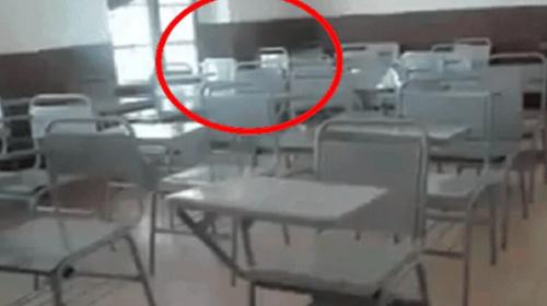 Se qued&oacute; solo en el aula y film&oacute; algo aterrador 