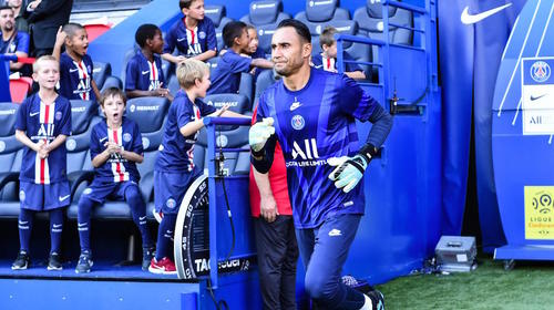 Las atajadas que hicieron figura a Navas en su debut con el PSG