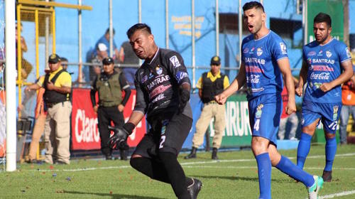 El eufórico festejo de Motta al detener un penal de los Rojos