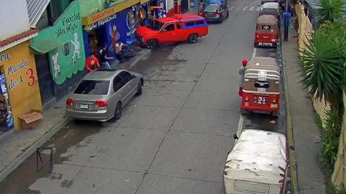 Manejaba a excesiva velocidad y termina empotrado en un negocio