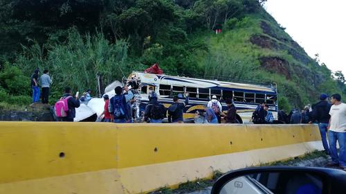 Fuerte accidente en "Vuelta El Chilero" deja 25 personas heridas