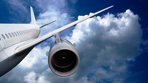 ¡Pánico en el aire! Avión cae 8 mil metros en solo minutos