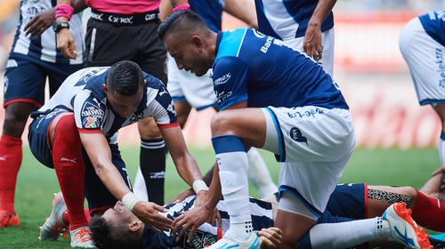 Jugador de Monterrey sufre conmoci&oacute;n cerebral por fuerte cabezazo