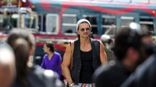 Ricardo Arjona se pasea por las calles de Antigua Guatemala