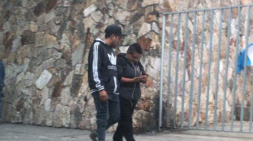 Graban a tres hombres cuando asaltaban a un conductor 