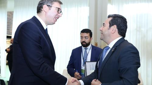 Jimmy se re&uacute;ne con presidente de Serbia y hablan de negocios