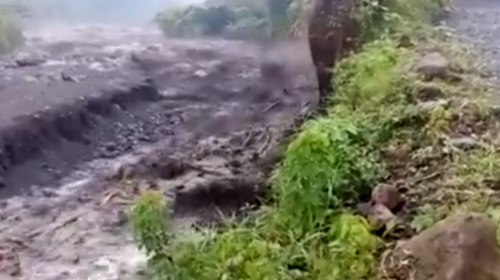 Impresionante lahar del Volc&aacute;n de Fuego por fuertes lluvias